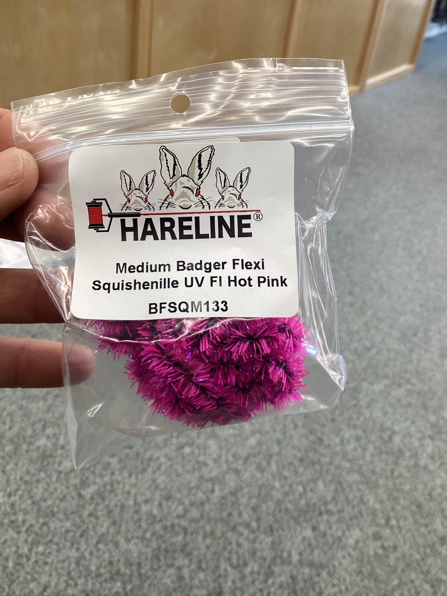 Hareline Medium Badger Flexi Squishenille UV Fl Hot Pink